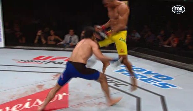 Edson Barboza Jr nokautirao Dariusha prelepim “letećim kolenom”! (VIDEO)