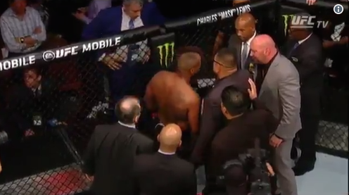 Dana White i čelnici UFC-a nisu dopustili Cormieru da napusti oktagon nakon poraza?(VIDEO)