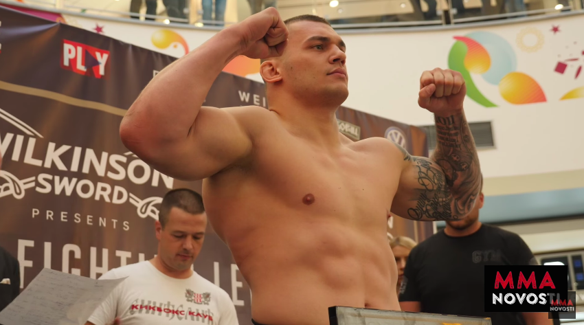 Darko Stošić trenira svoj balans i boks! (VIDEO)